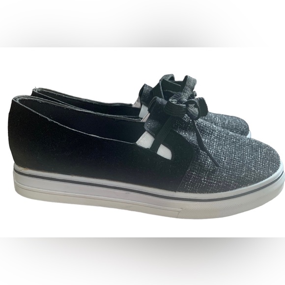 Slip On Sneakers Skater Shoes Two Tone Black & White Rubber Sole Size 7.5” NWOT - Picture 5 of 8